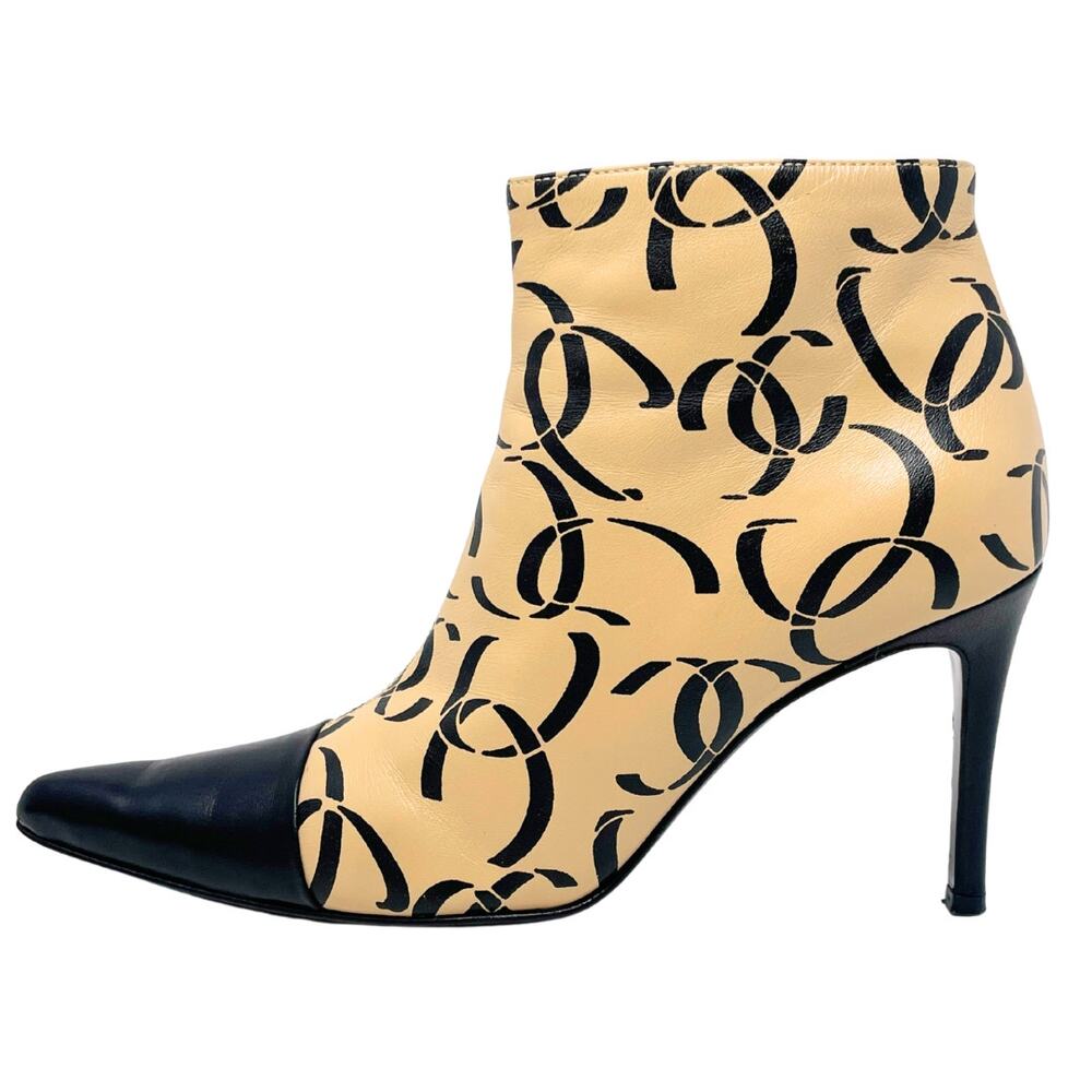 Chanel Ankle Boots Heels Beige Black Leather CC Logo Pointed Cap Toe F/W 2000 37